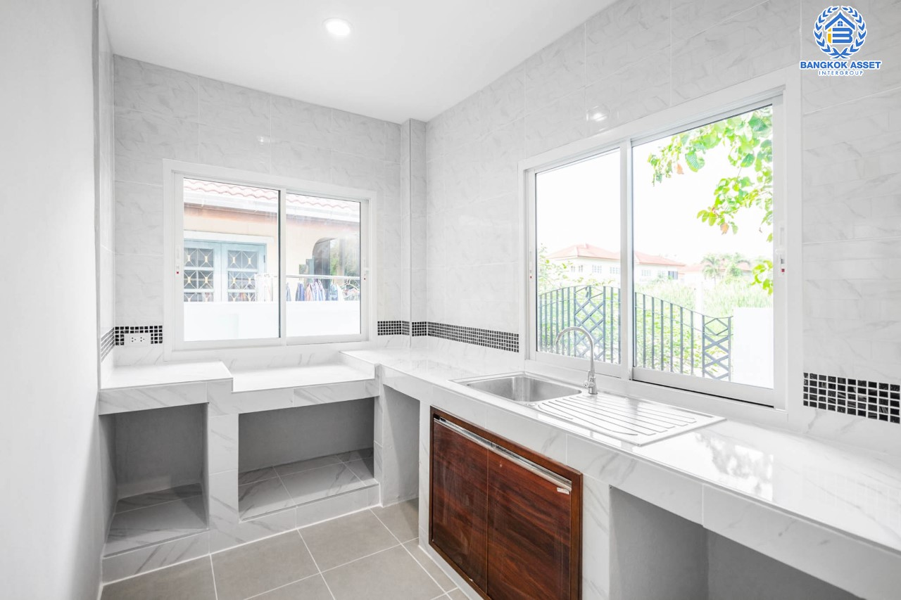 บ้านมือสองตกแต่งใหม่ ม.รติรมย์ 2 ราชพฤกษ์-กาญจนาภิเษก ซ.สวนผัก32 บ้านดีไซน์สวยพร้อมอยู่ เนื้อที่ 59.4 ตร.ว. ฟังก์ชัน 3 ห้องนอน 2 ห้องน้ำ 2 ที่จอดรถ บนทำเลศักยภาพ เชื่อมต่อหลายเส้นทางหลัก ใกล้ทางด่วน "ศรีรัช" และแหล่ง Community Mall ชั้นนำมากมาย